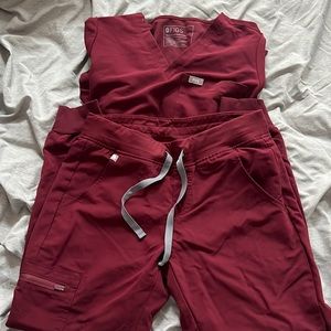 Figs wine colored scrub set